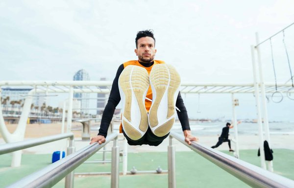 Quali sono i migliori esercizi per rafforzare i muscoli del collo per chi pratica MMA?